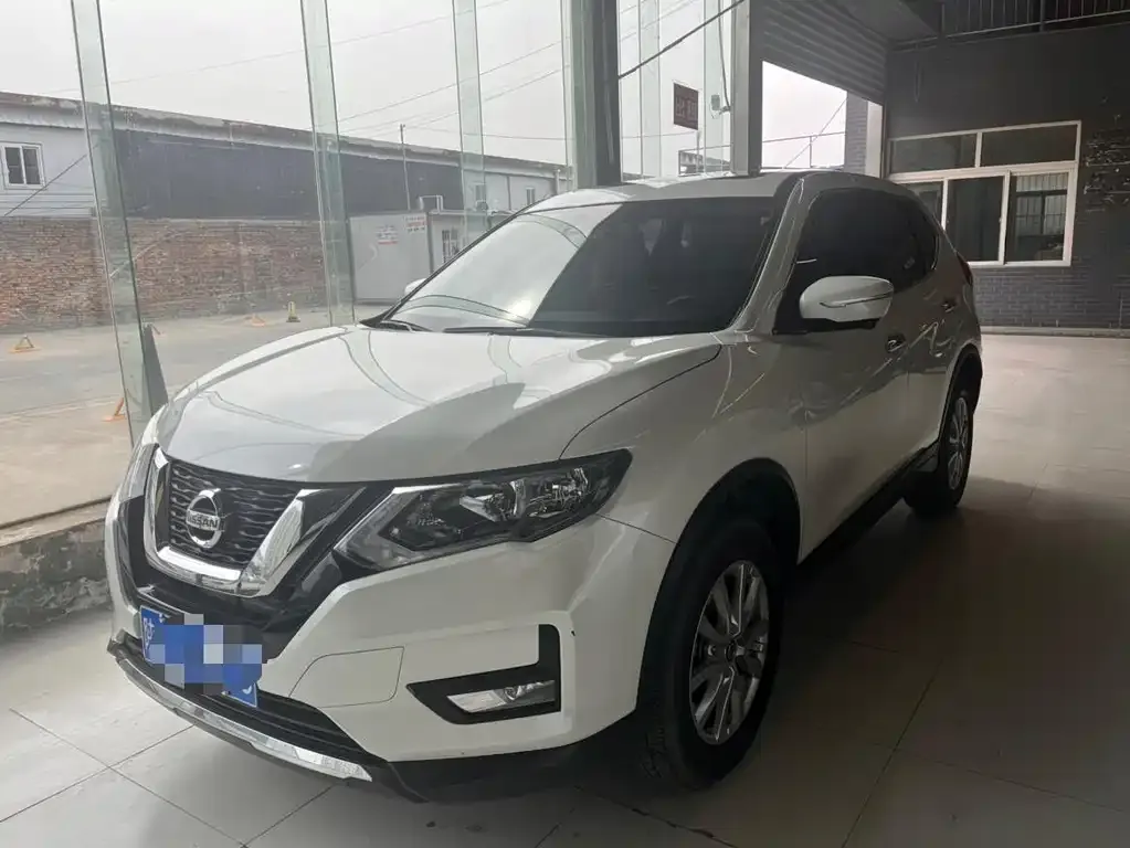 Nissan X-Trail — фото 1