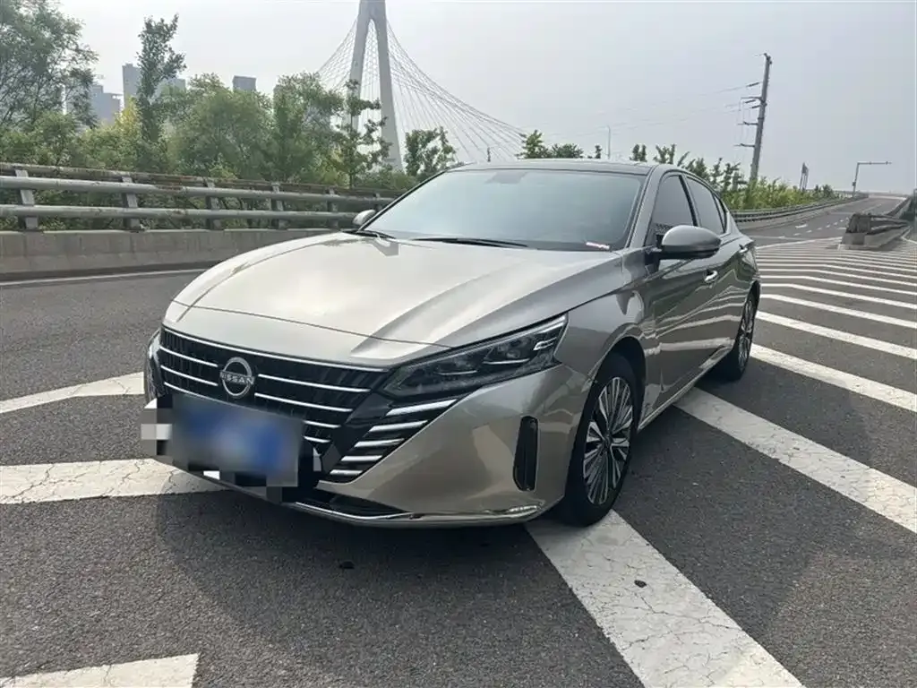 Nissan Teana — фото 1
