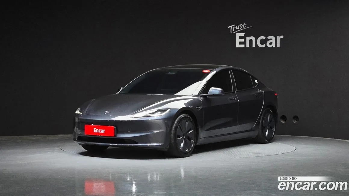 Tesla Model 3 — фото 1