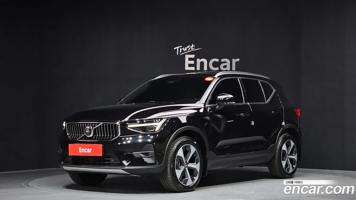 Volvo XC40 — фото 1