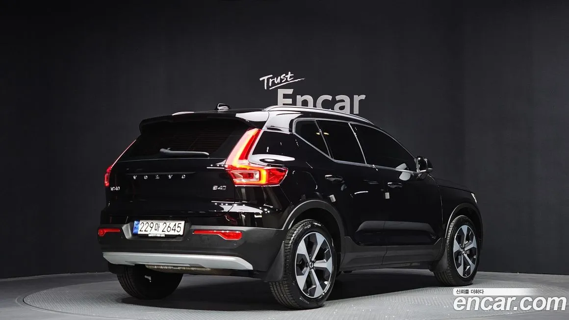 Volvo XC40 — фото 2