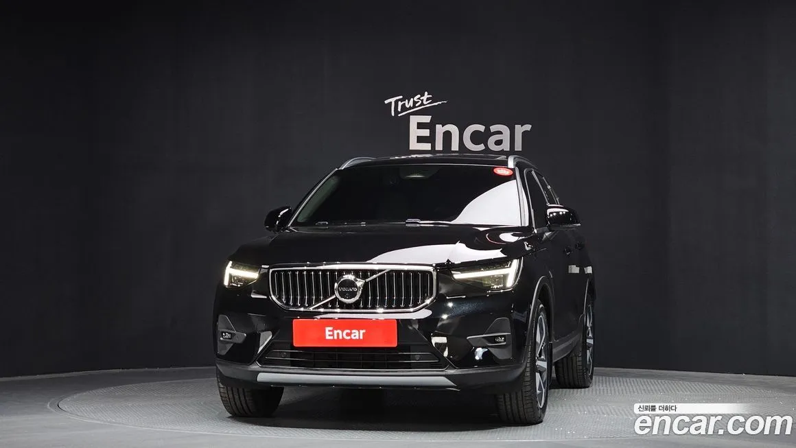 Volvo XC40 — фото 10