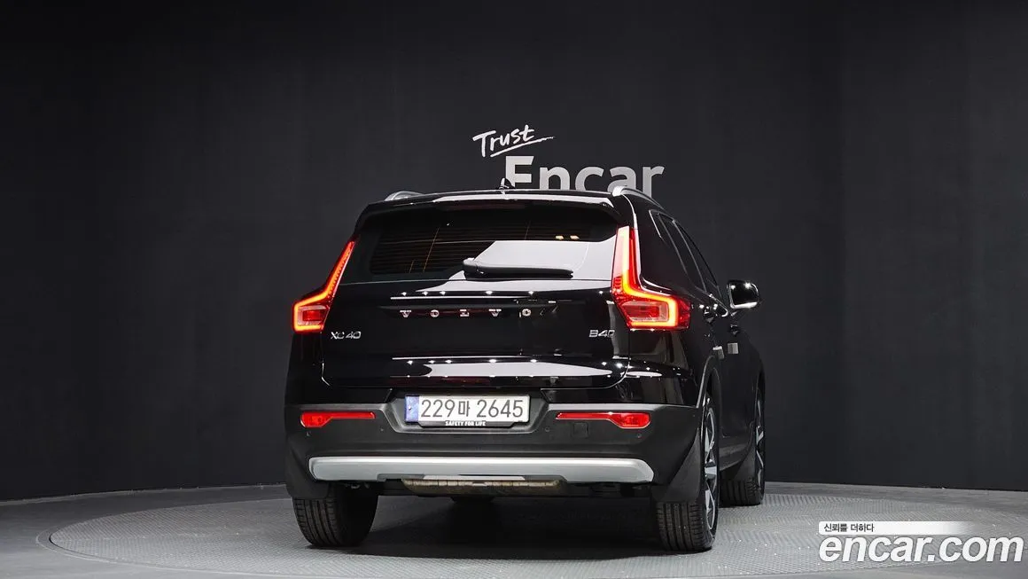 Volvo XC40 — фото 3