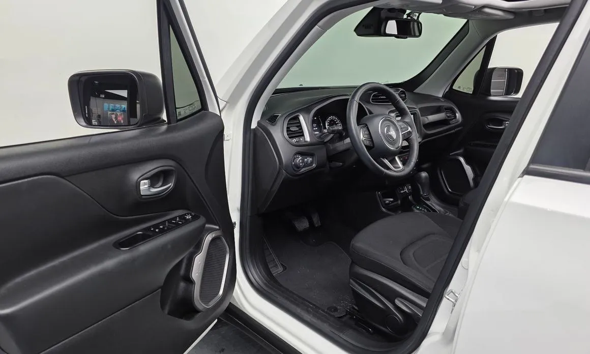 Jeep Renegade — фото 10