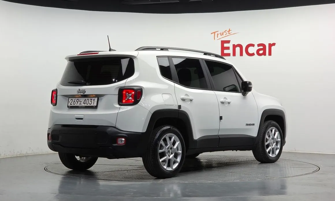Jeep Renegade — фото 3