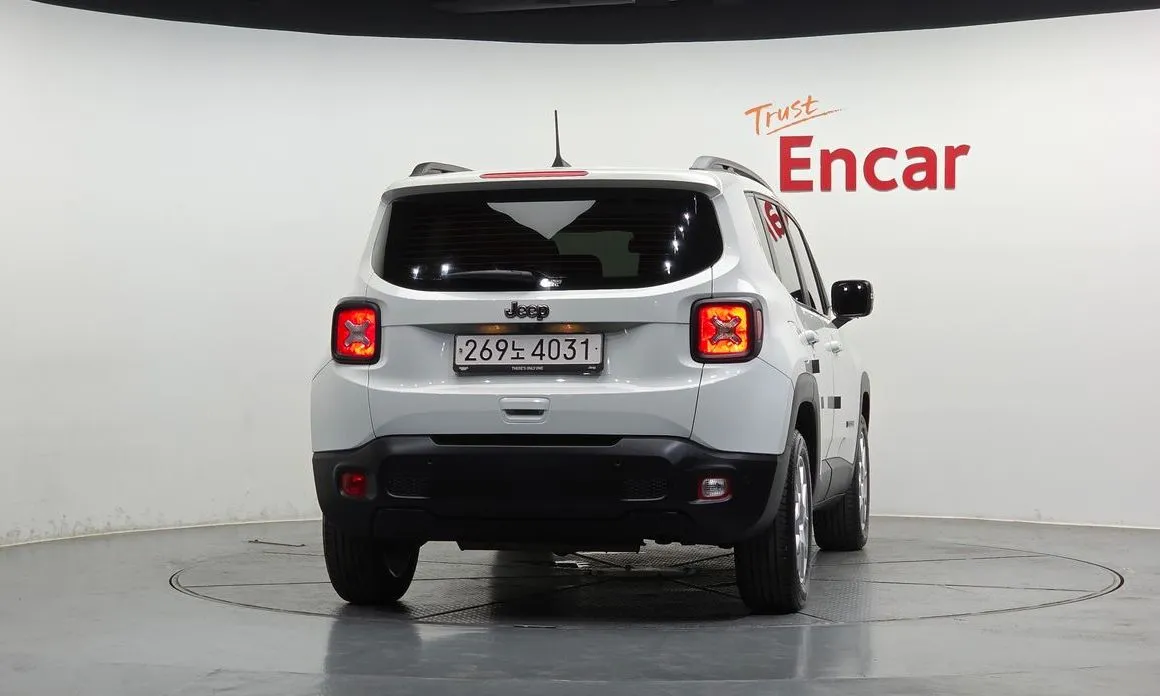 Jeep Renegade — фото 2