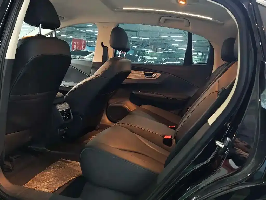 Hongqi E-QM5 — фото 3