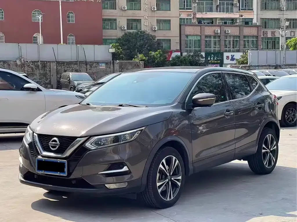 Nissan Qashqai — фото 1