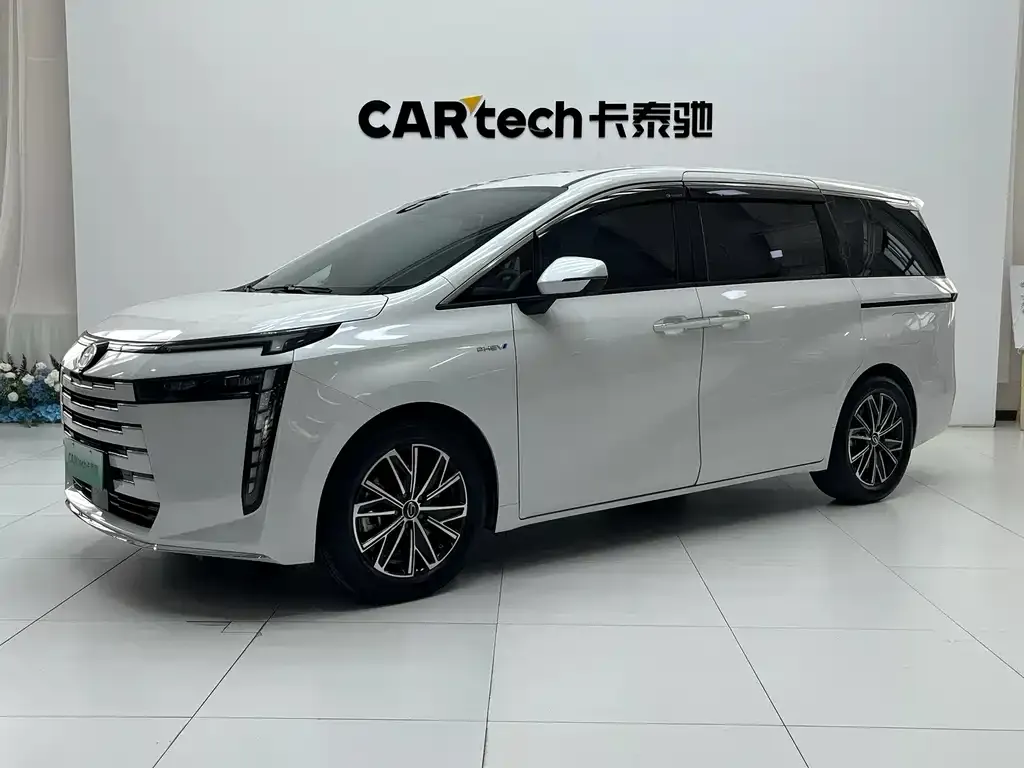 GAC Motor 传祺E8 PHEV — фото 1