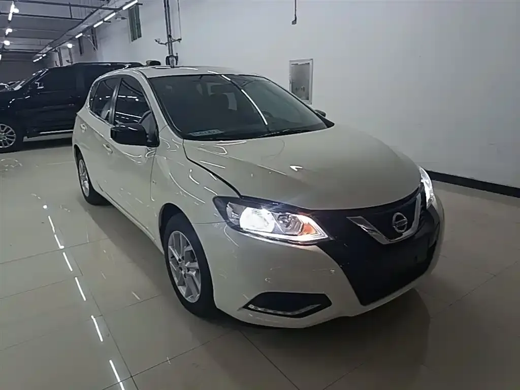 Nissan Tiida — фото 4