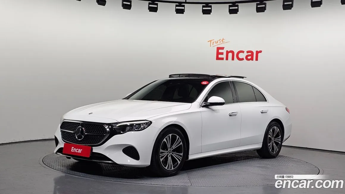 Mercedes-Benz E-Class — фото 1