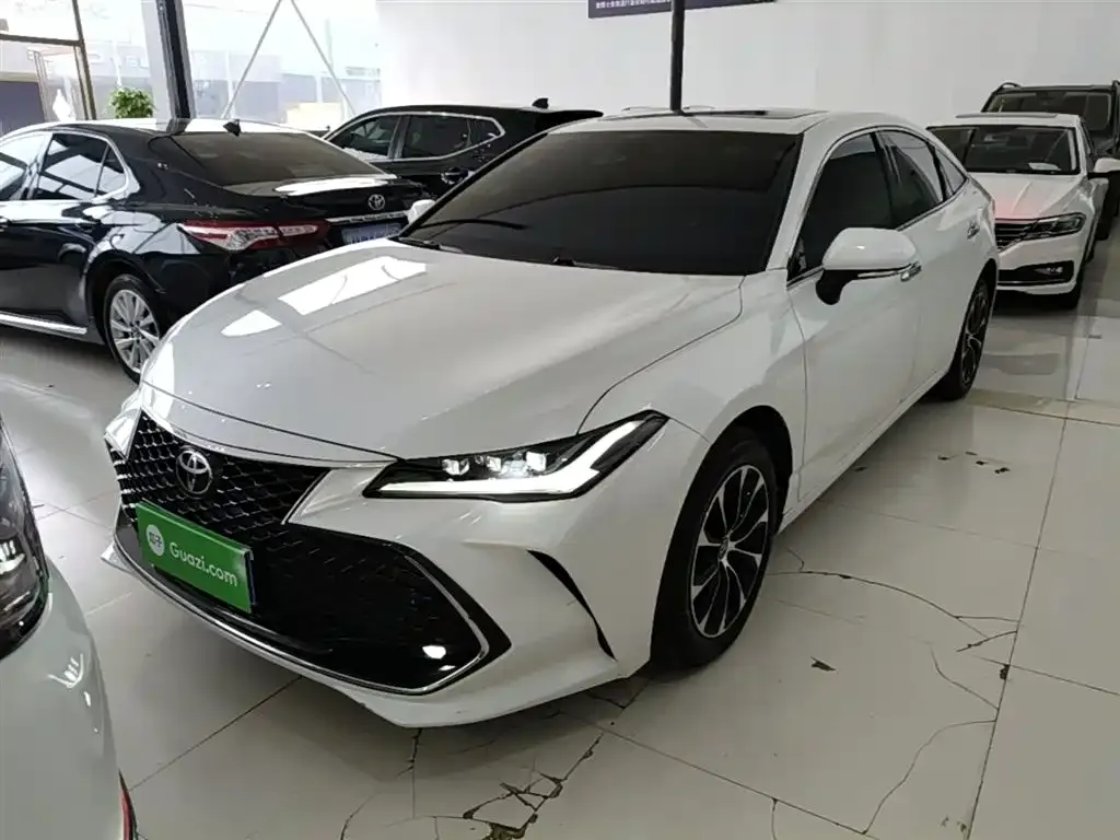 Toyota Avalon — фото 1