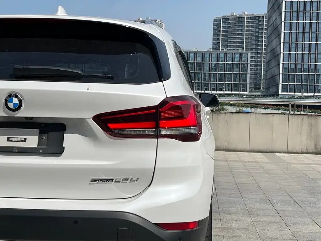 BMW X1 — фото 9