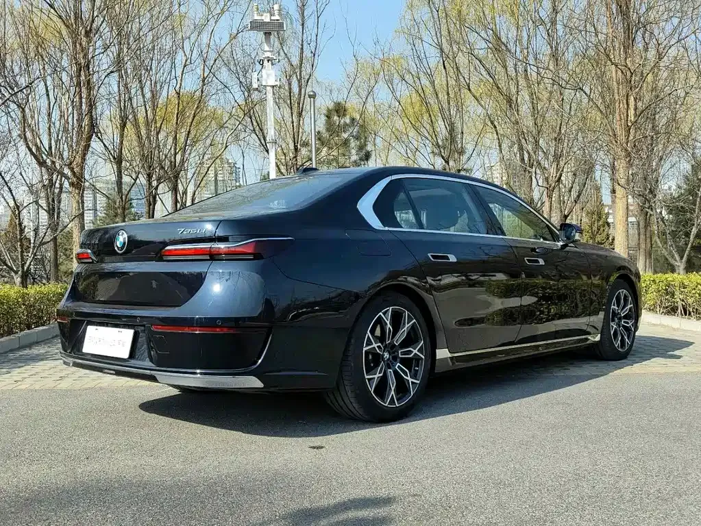 BMW 7 Series — фото 9