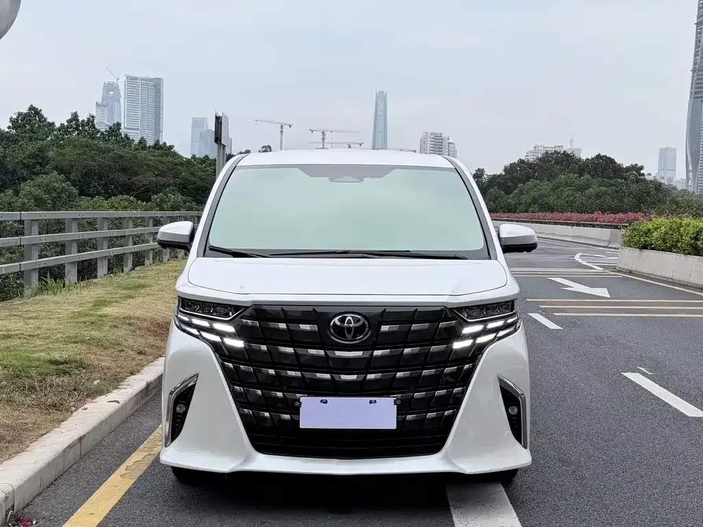 Toyota Alphard — фото 7