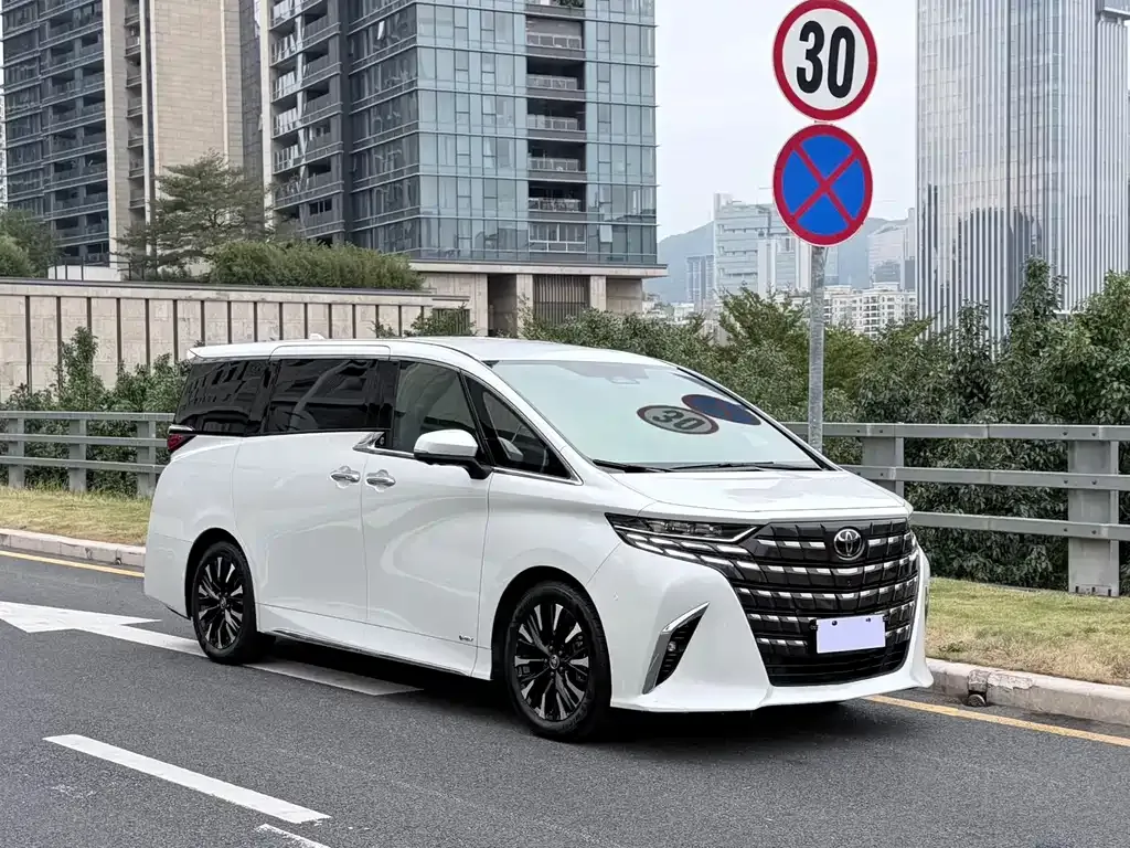 Toyota Alphard — фото 9
