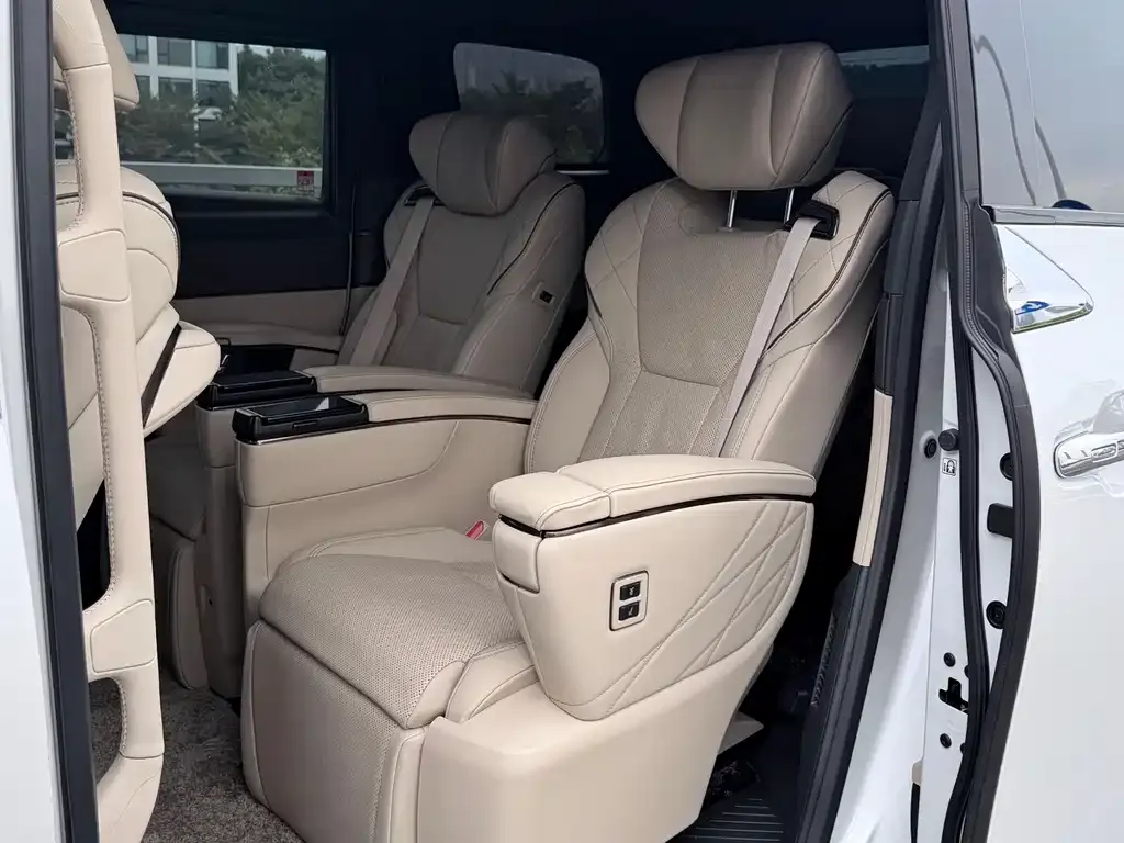 Toyota Alphard — фото 5