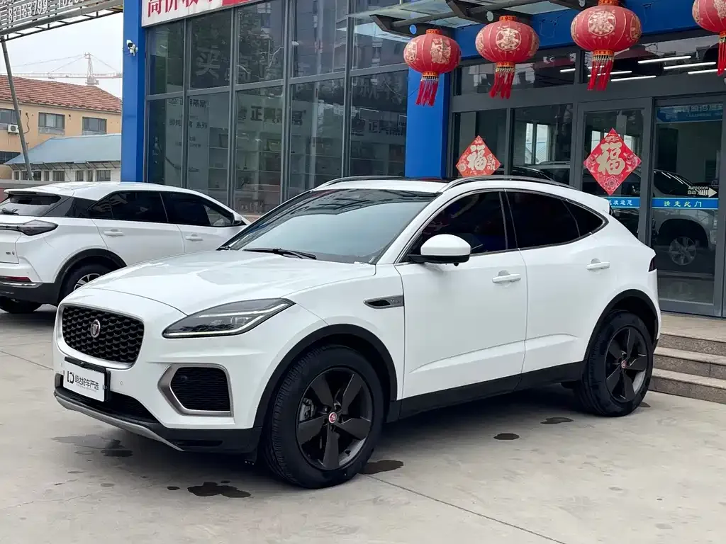 Jaguar E-PACE — фото 1