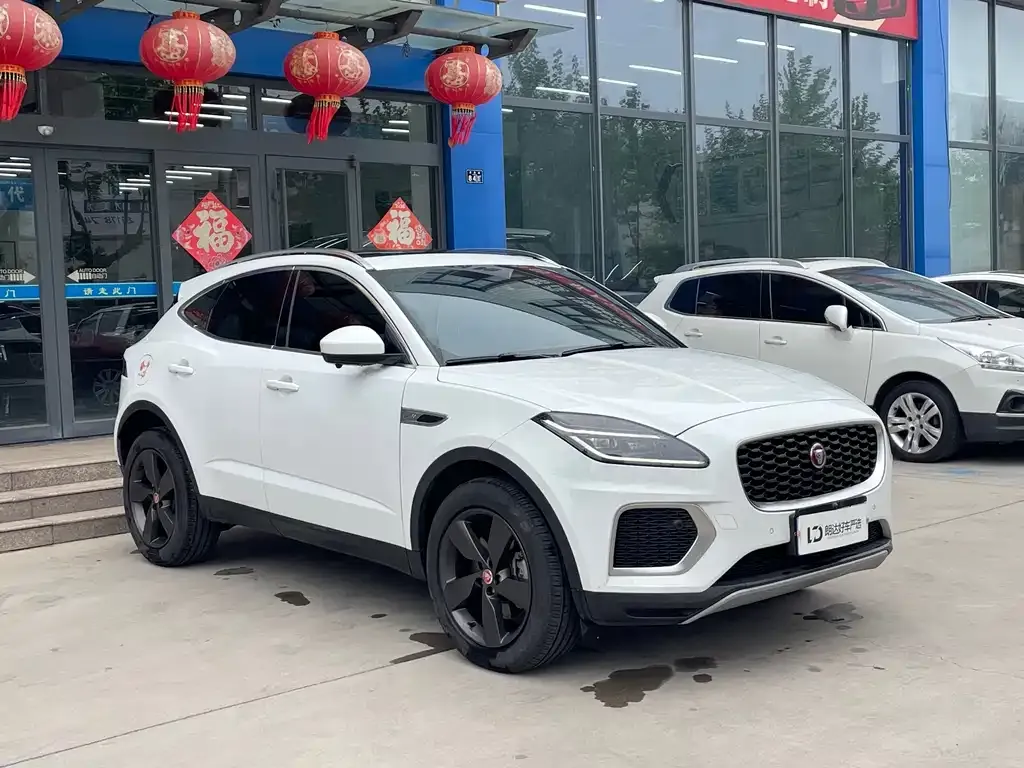 Jaguar E-PACE — фото 6