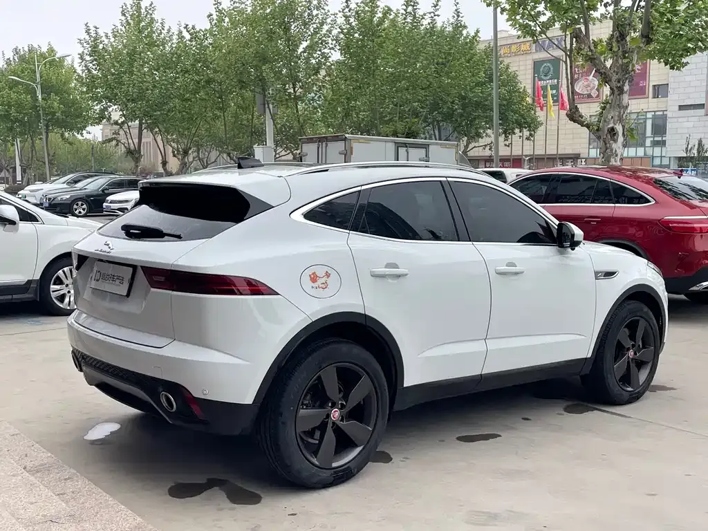 Jaguar E-PACE — фото 2