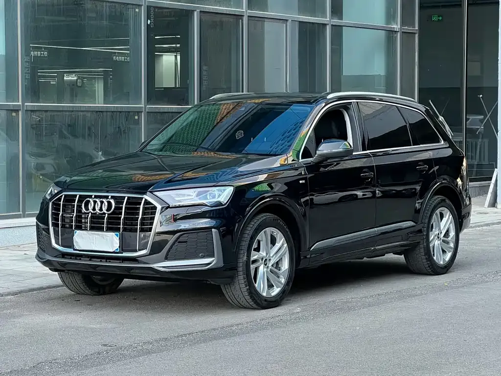 Audi Q7 — фото 1