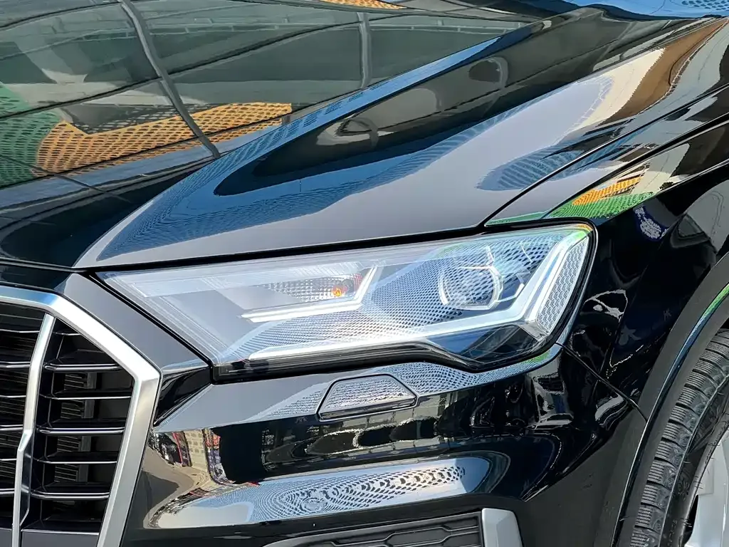 Audi Q7 — фото 9