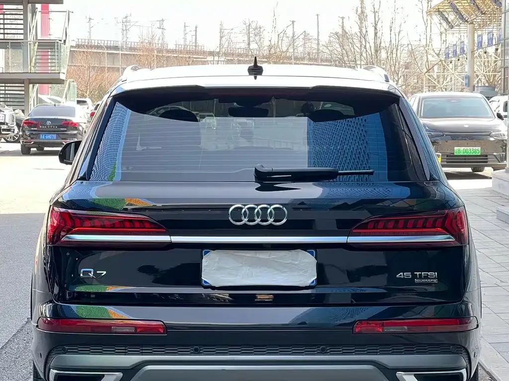 Audi Q7 — фото 8