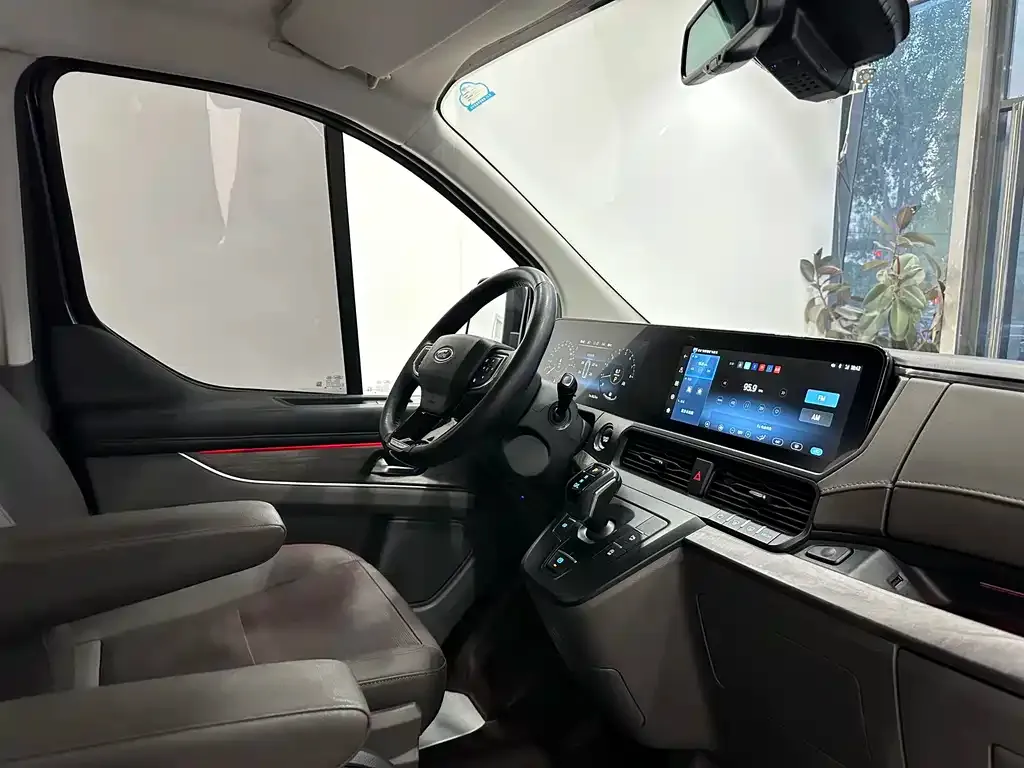 Ford Tourneo — фото 7