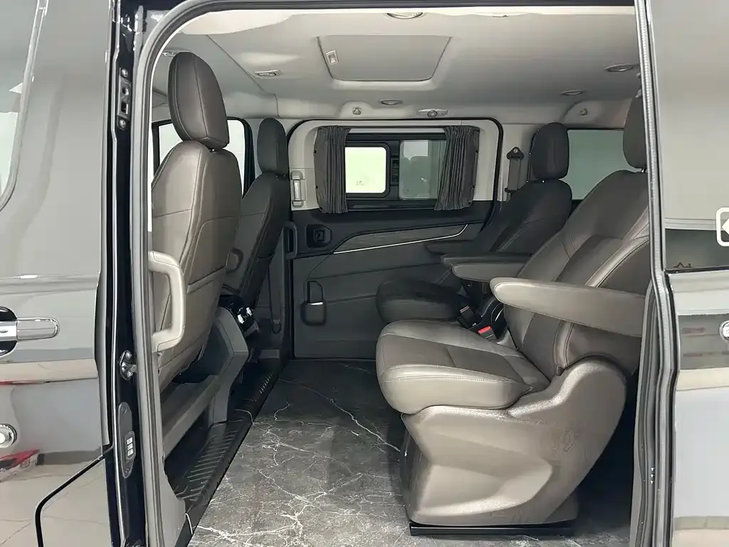 Ford Tourneo — фото 6