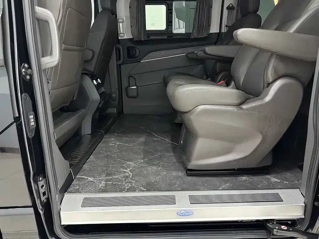 Ford Tourneo — фото 3