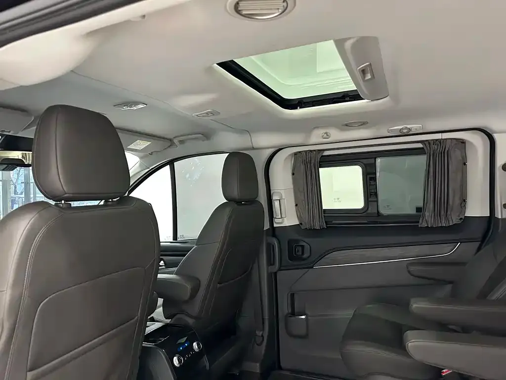 Ford Tourneo — фото 2