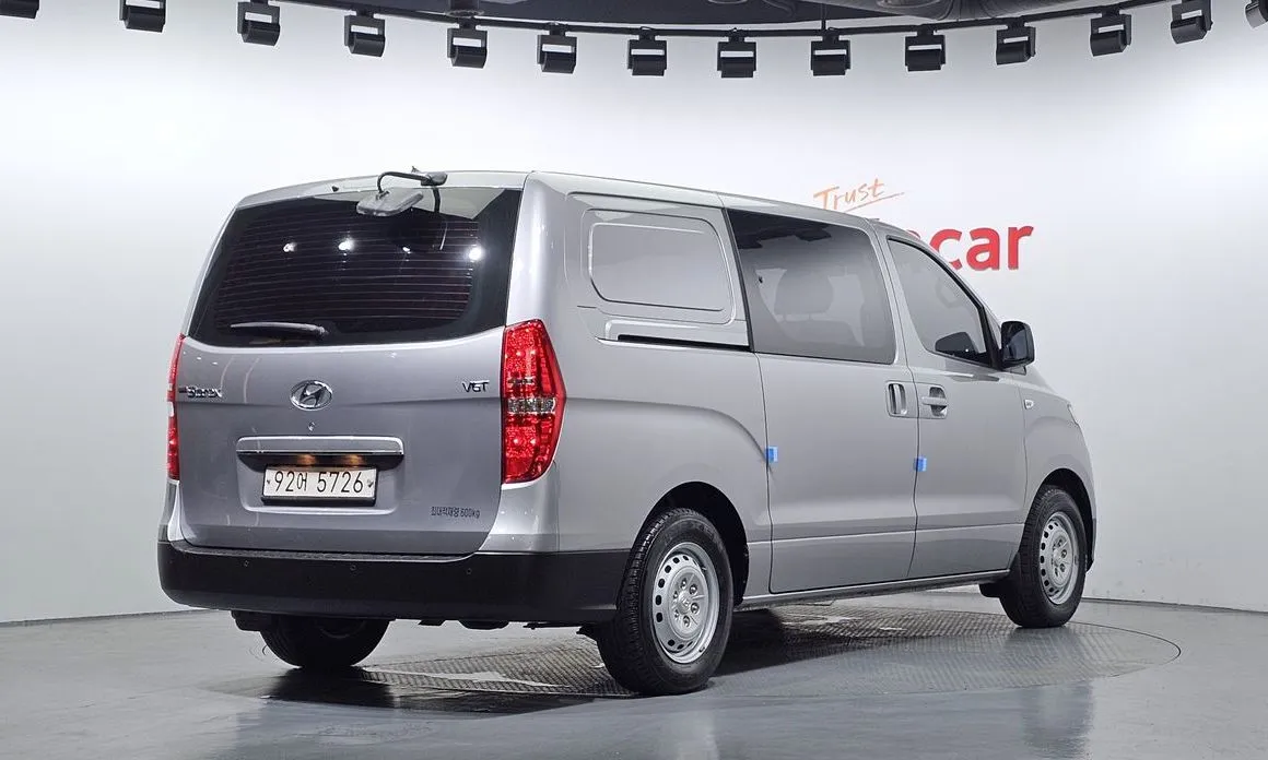 Hyundai Starex — фото 3