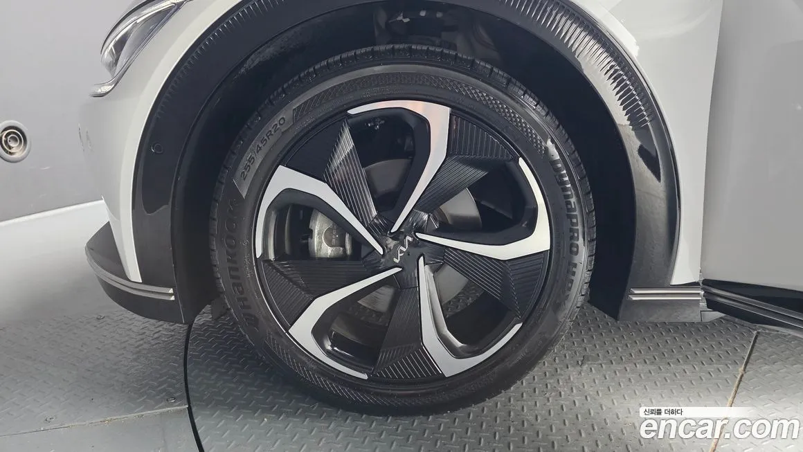 Kia EV6 — фото 10