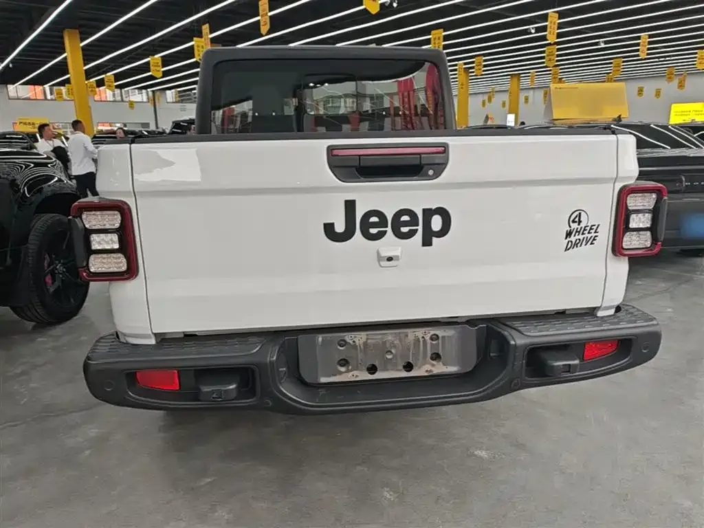 Jeep Gladiator — фото 10