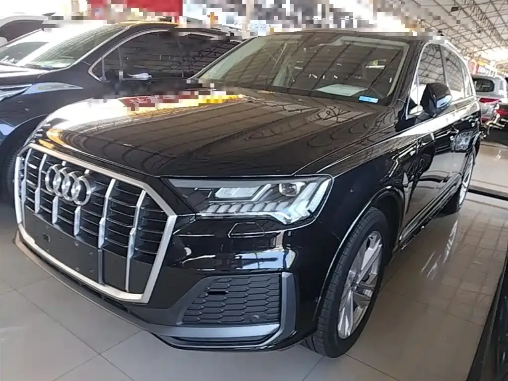 Audi Q7 — фото 1