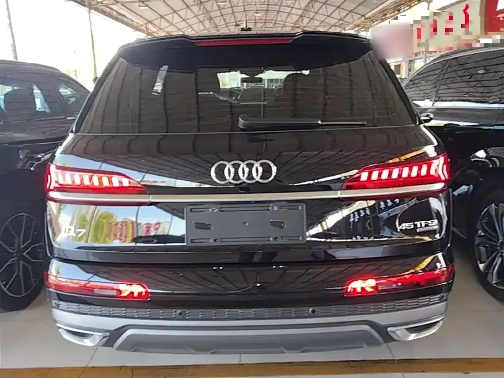 Audi Q7 — фото 5