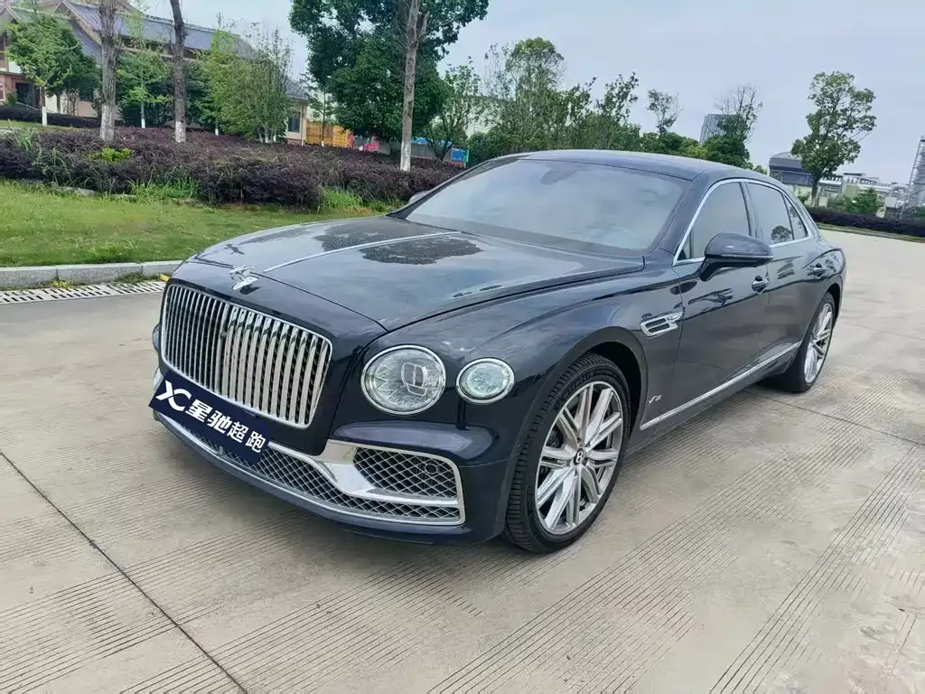 Bentley Flying Spur — фото 1
