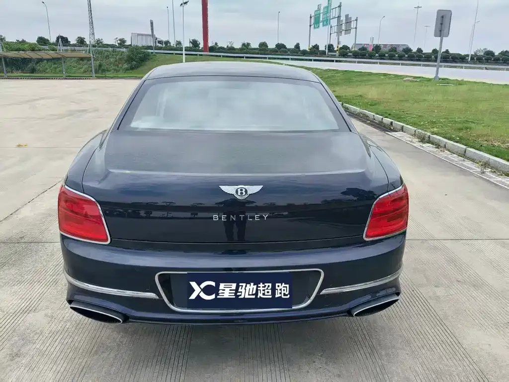 Bentley Flying Spur — фото 5