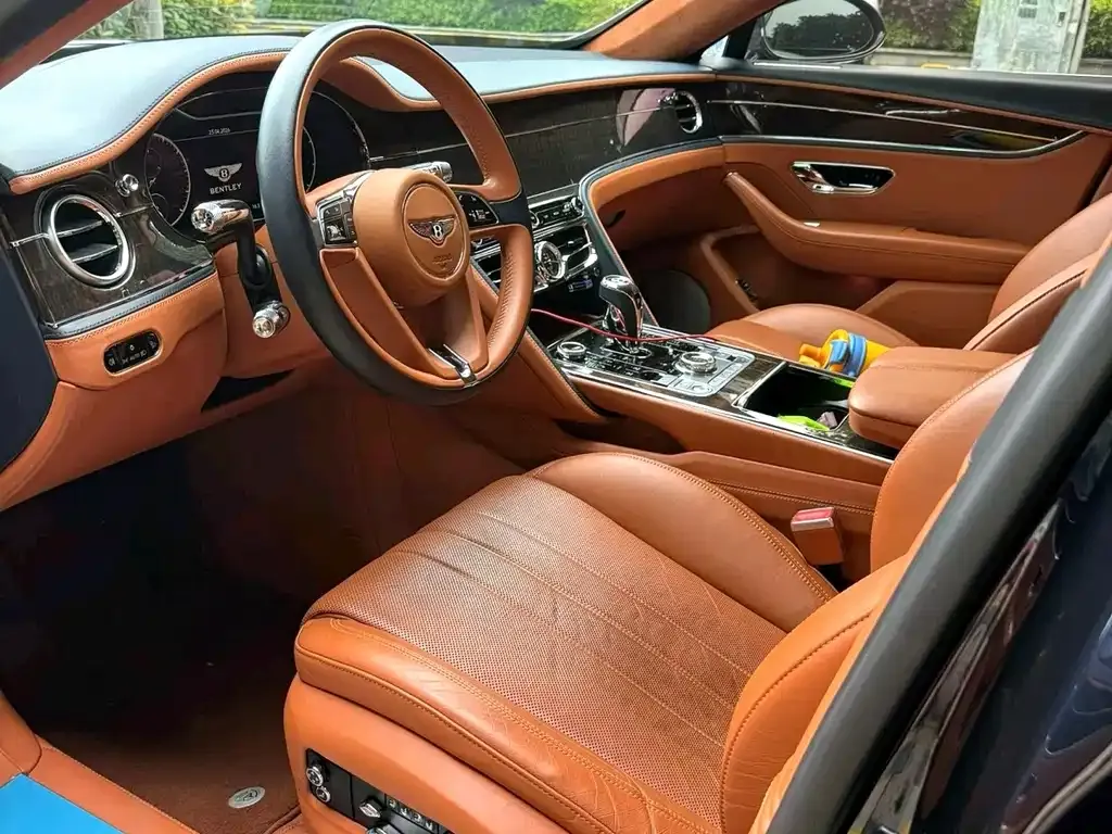 Bentley Flying Spur — фото 8