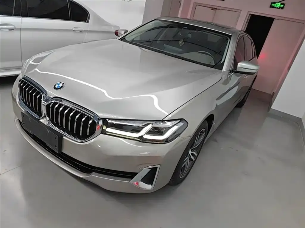 BMW 5 Series — фото 1