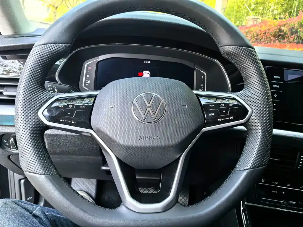 Volkswagen Passat — фото 7