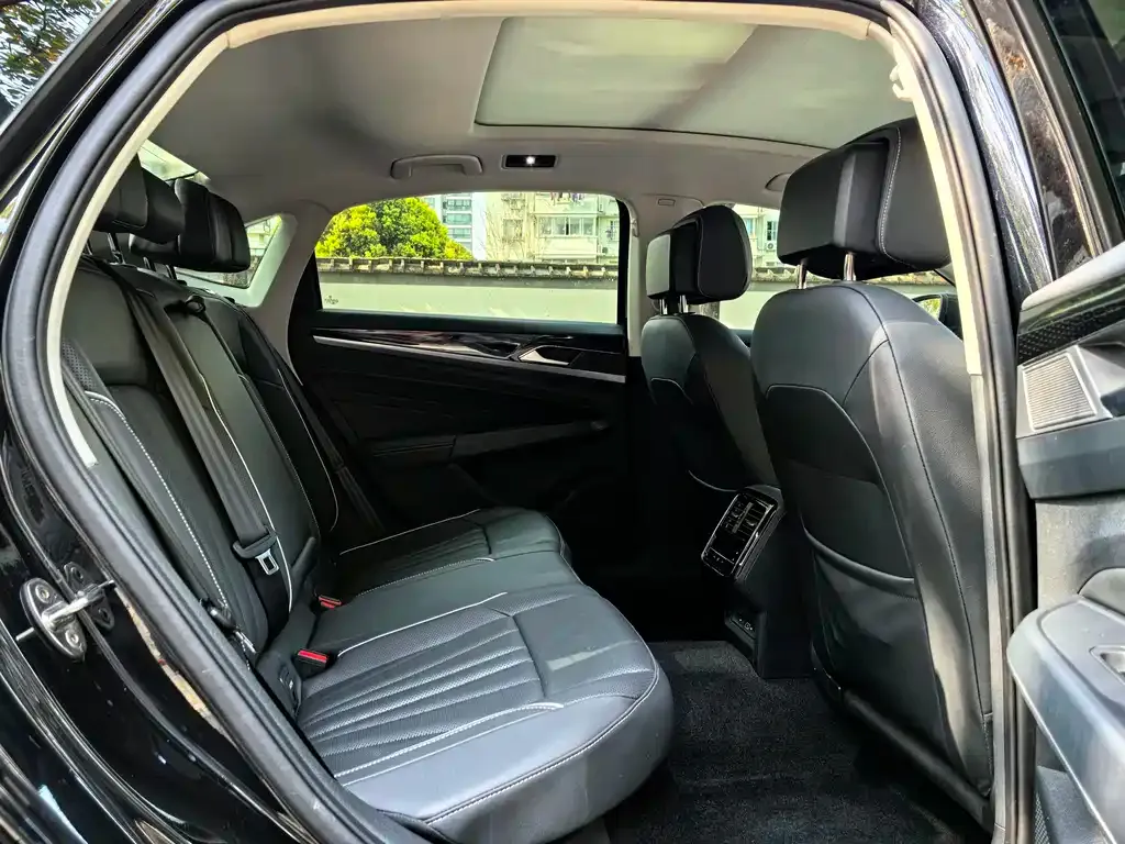 Volkswagen Passat — фото 9