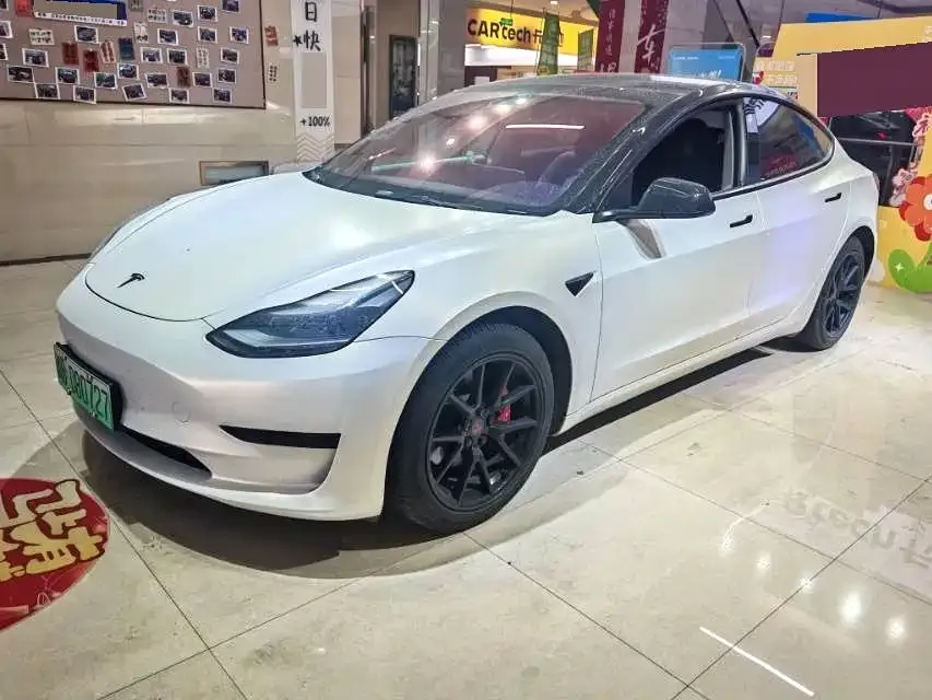 Tesla Model 3 — фото 1