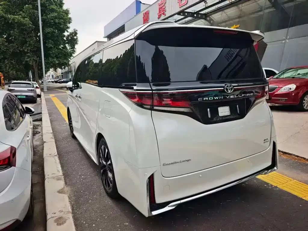 Toyota Vellfire — фото 9