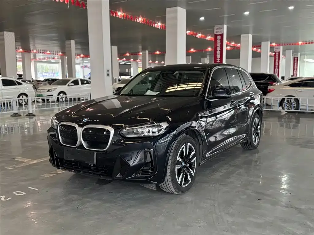 BMW iX3 — фото 1