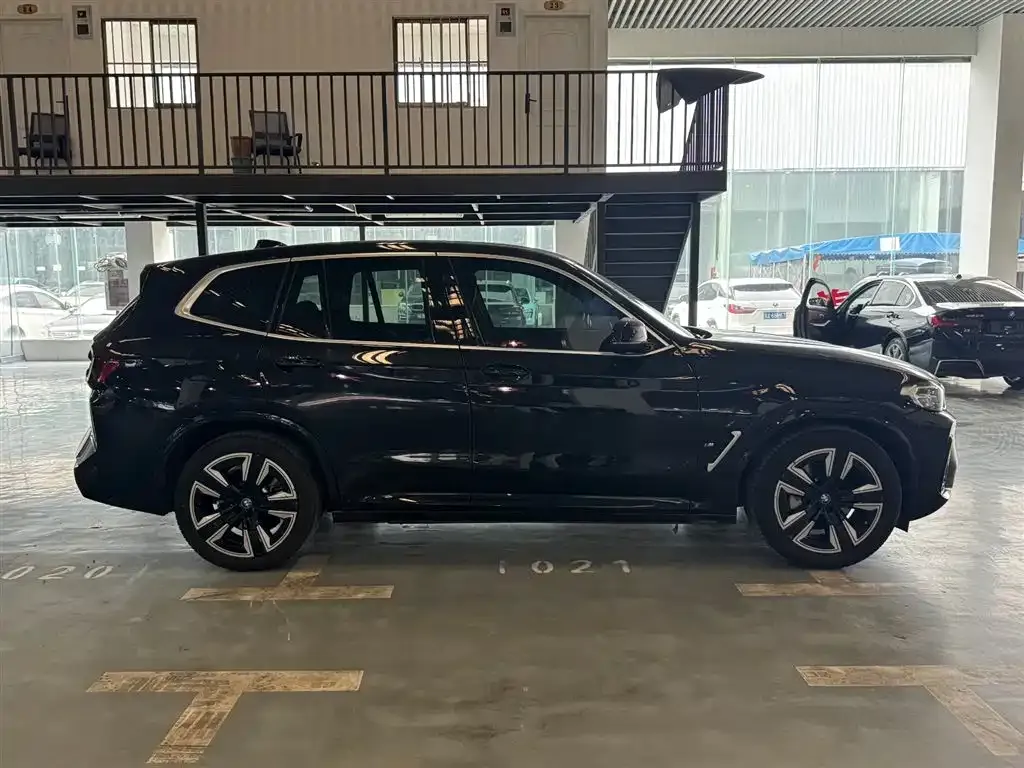 BMW iX3 — фото 6