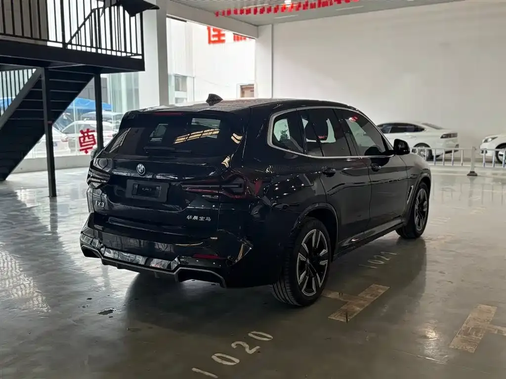 BMW iX3 — фото 10