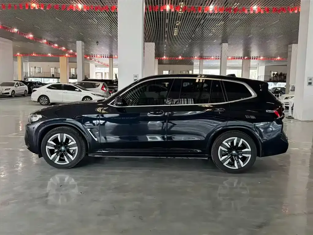 BMW iX3 — фото 4