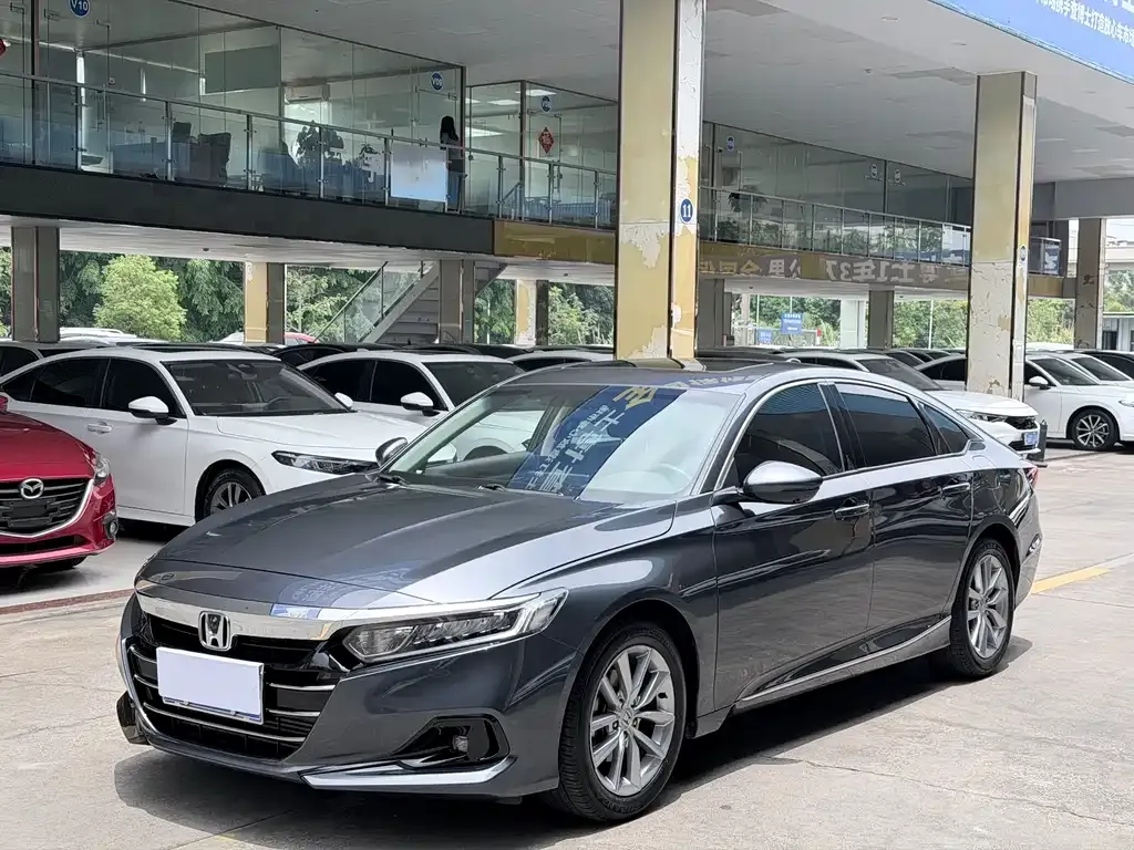 Honda Accord — фото 1