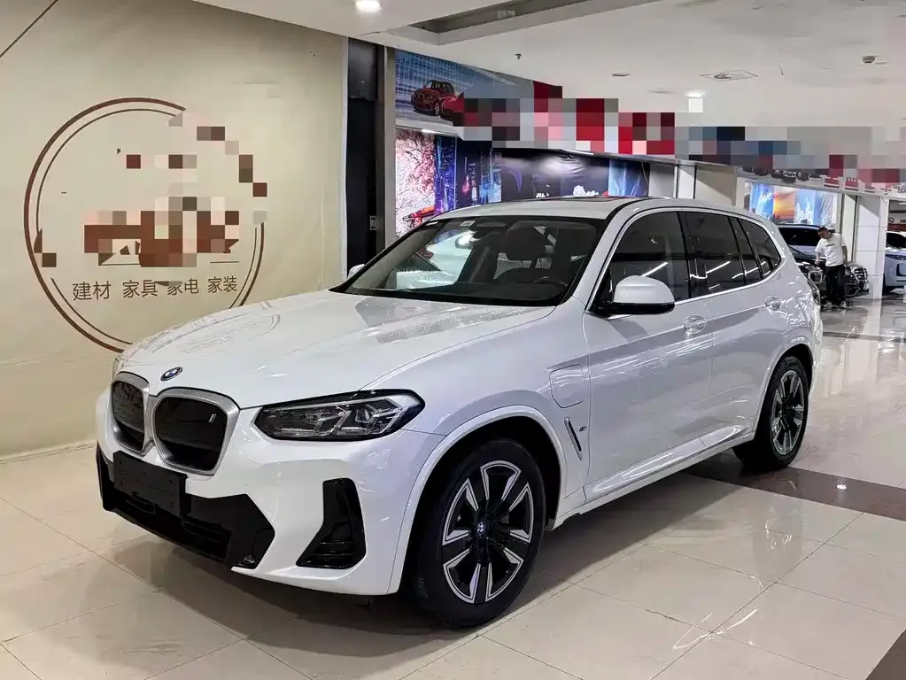 BMW iX3 — фото 1